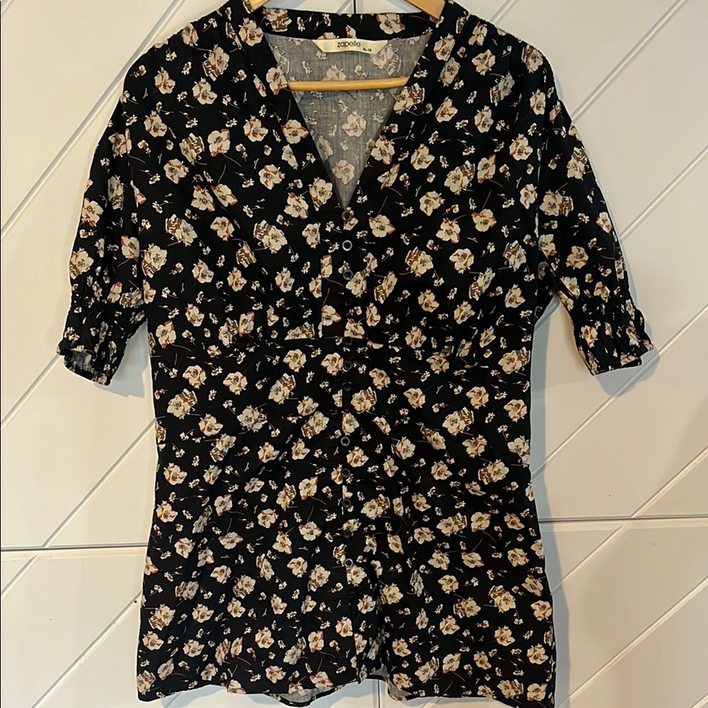 Zapelle size 18 navy floral top size